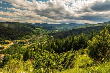 Dağ sırasının görüntüsü