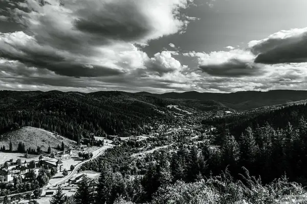 Dağların güzel manzarası