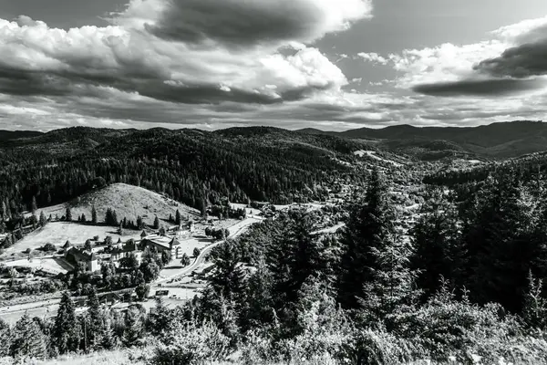 Dağların güzel manzarası