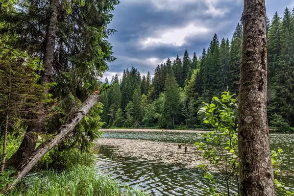 Göl Dağları ile güzel manzara