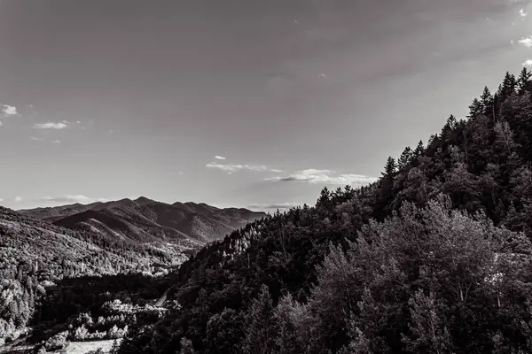 Dağların güzel manzarası