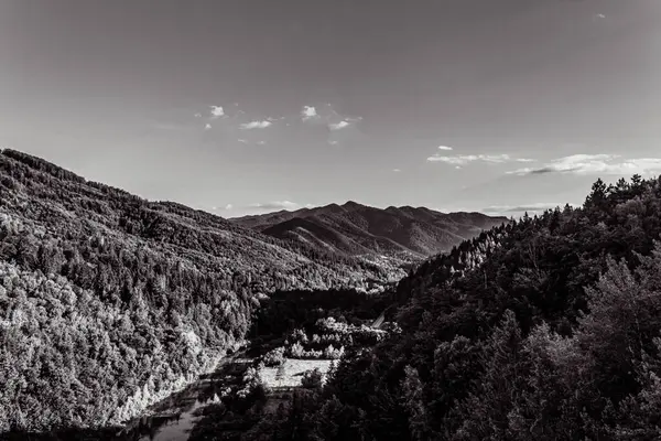 Dağların güzel manzarası