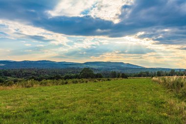 Dağlarda güzel bir gün batımı