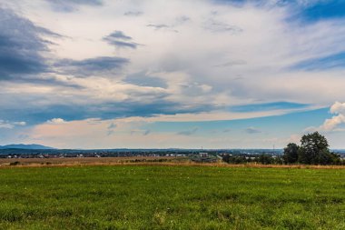 Bulutlu güzel bir manzara.