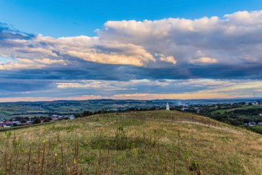 Dağın üstünde güzel bir gün batımı