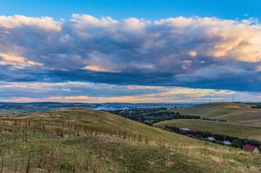 Dağlarda güzel bir gün batımı
