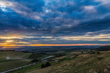 Tepenin zirvesinde gün batımı