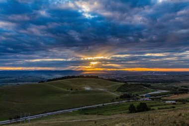 Bulutlu gökyüzü arka plan şaşırtıcı doğa manzaralı