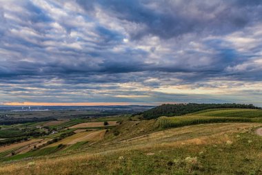 Sabahları dağların güzel manzarası.