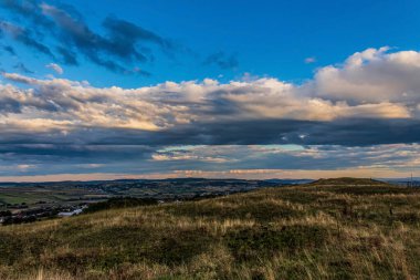 Dağlarda güzel bir gün batımı