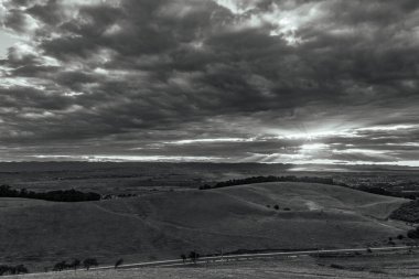 Dağlarda güzel bir gün batımı