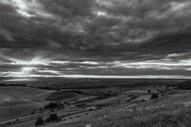 Dağın üstünde güzel bir gün batımı