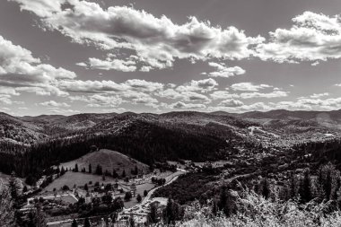 Dağ sırasının görüntüsü