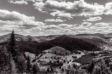 Dağların güzel manzarası