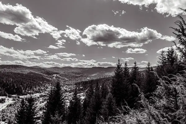 Dağların güzel manzarası