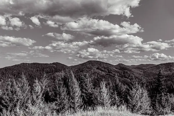 Dağların güzel manzarası