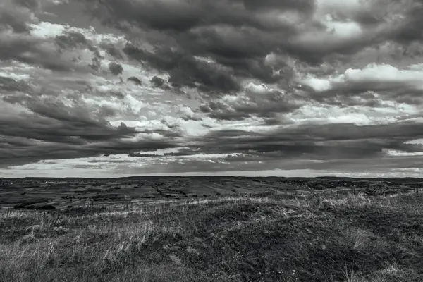Fırtına bulutları saskatchewan bozkırları