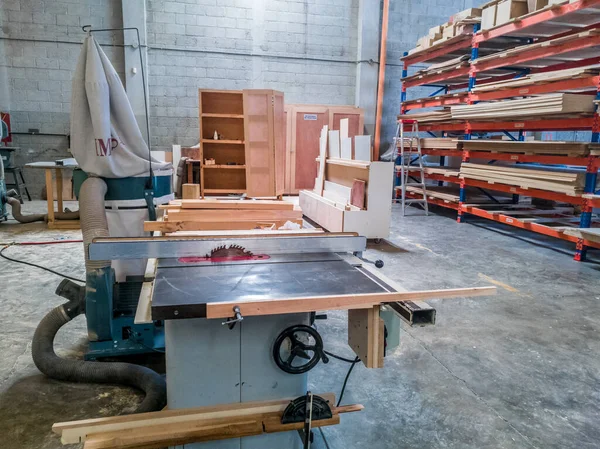 空の製材所の工場の内部 木工品大工さん — ストック写真