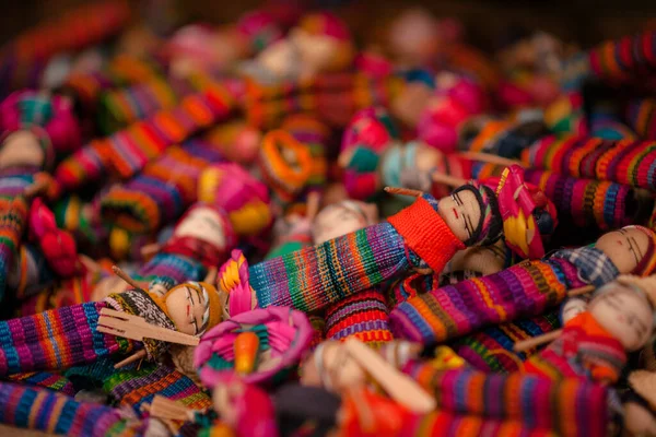 Quitapenas Muñecas Guatemaltecas Coloridas Cesta —  Fotos de Stock