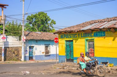 El Salvador 'daki Izalco' da sokak manzarası