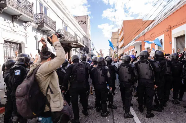  Guatemala 'daki aktivistler 21 Kasım 2020' de protesto çağrısı yaptı.