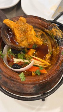 Chiken handhi bir restoranda