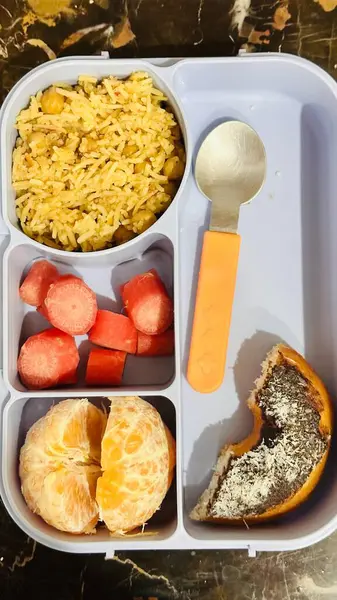 Okula giden çocuklar için sağlıklı beslenme çantası fikri 