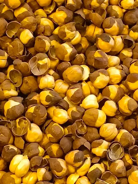 Arka plan olarak kavrulmuş bezelyelerin güzel yakın çekimi