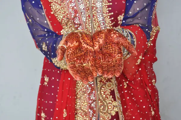 Gelinlerin güzel pozu 