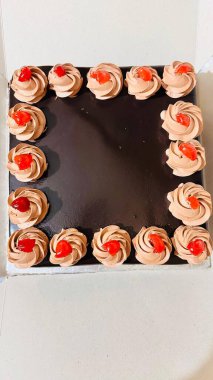 CHOCHLATE CALE Krem kaplamalı 