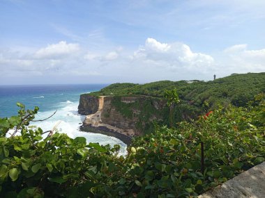 Deniz manzarası ve kumsal.