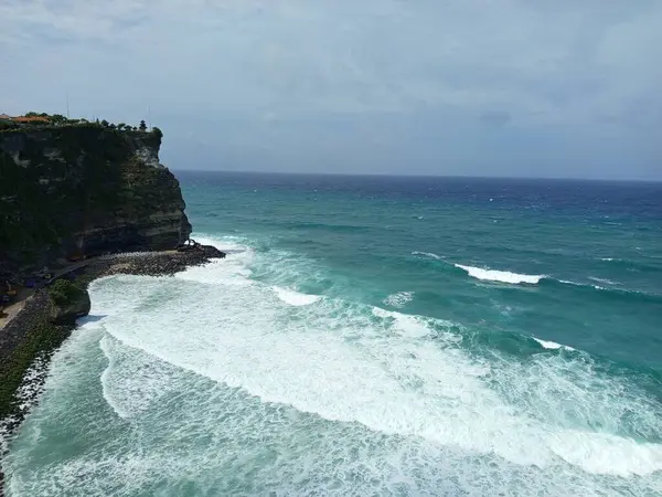 Deniz kıyısının güzel manzarası