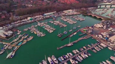 Swanwick Marina 4k Hava Aracı Görünümü