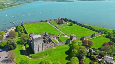 Antik İngiliz Kalesi Deniz Harabeleri İHA görüntüsüne yaklaşıyor