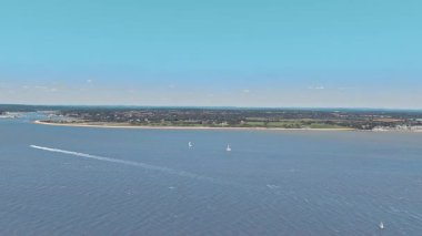 Sahil kıyısı Nehir Ağzı Hava Aracı Sağa Dönüyor