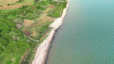 Hava Denizi Kıyısı ve Doğa Koruma Açı Uçağı Hızla Sağa Dönüyor