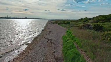 Düşük Açı Deniz Sahil Çekimi Yavaşça Yukarı Çıkıyor