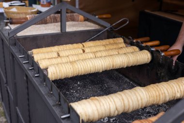 Geleneksel Çek hamur işleri, kömürle pişirilen şekerli tatlı hamur işleri. Yüksek kalite fotoğraf