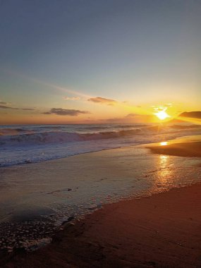 Türkiye 'de Akdeniz Kıyısında Çarpıcı Gün Batımı