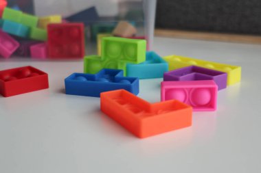 Renkli Tetris Şeklinde Popüler Çocuklar için Fidget Oyuncakları