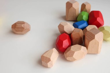 Renkli Ahşap Çokyüzlü Oyuncaklar Doğal Çevre dostu Oyun