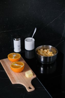 Portakal suyunda karamelize edilmiş balkabaklı tost tarifi. Ön görünüm