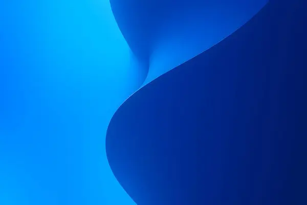 Pürüzsüz mavi kıvrımlar akıcılığı, zarafeti ve teknolojik, tıbbi veya dijital markalaşma görselleri için modern tasarımları çağrıştırıyor..