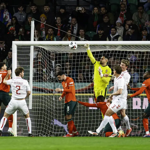 Lizbon, Portekiz. 23 Mart 2025. UEFA Uluslar Ligi: Portekiz - Danimarka. Diogo Costa 'nın Savunması