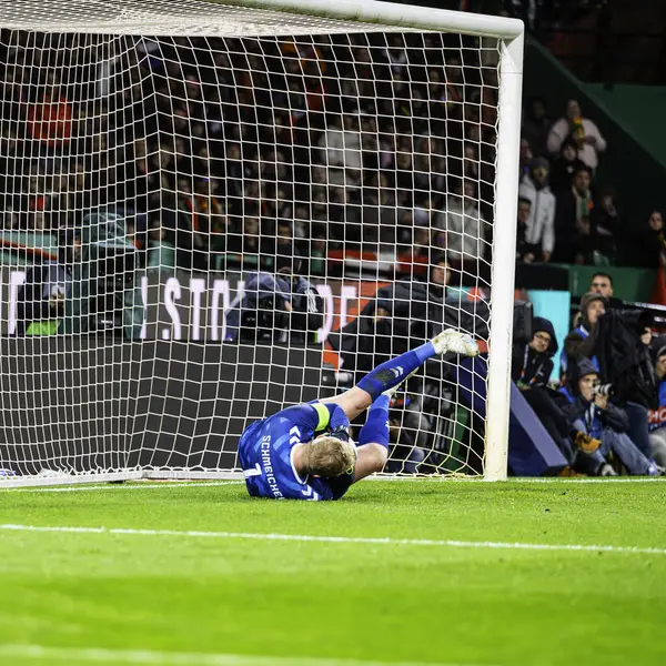 Lizbon, Portekiz. 23 Mart 2025. UEFA Uluslar Ligi: Portekiz - Danimarka. Kasper Schmeichel 'in savunması