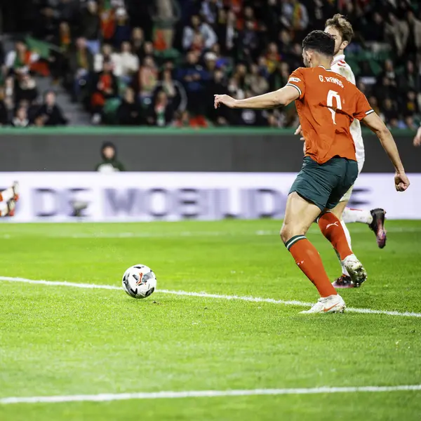 Lizbon, Portekiz. 23 Mart 2025. UEFA Uluslar Ligi: Portekiz Danimarka 'ya karşı. Portekiz saldırısında Gonalo Ramos Ball kontrolü