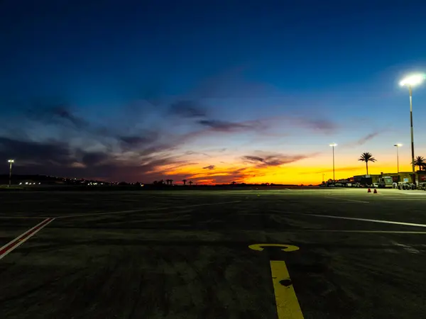 27 Nisan 2025, gün batımında Tanca Havaalanı