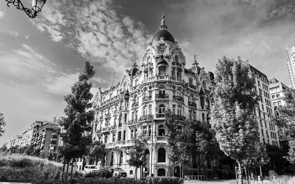 Madrid 22 Haziran 2025, bina siyah beyaz fotoğraflandı.