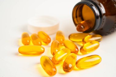 Omega 3 vitaminli kapsüllerde balık yağı ya da morina yağı jölesi..