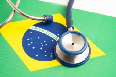 Steteskop, İş ve Finans ile Brezilya bayrağı.